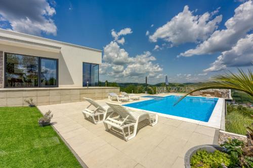 Bosanska Krupa Villa | Villa Hill with Private Pool
