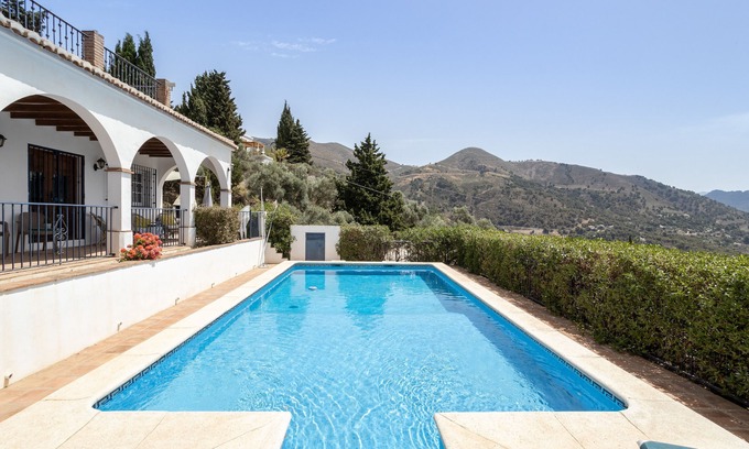 Competa Villa | Villa "Hugo" with Sea and Mountain View & Wi-Fi
