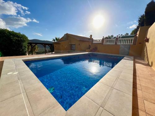 Alcaucin Villa | Villa in Alcaucin - Sleeps 4 - Pool - Parking