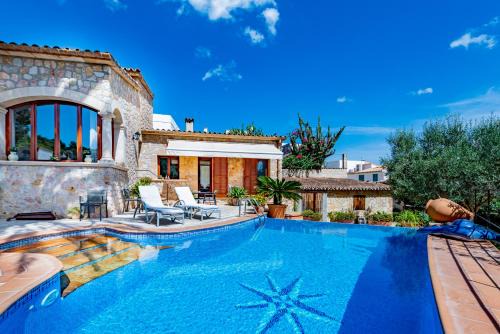 Pollensa Villa | Villa in center of Pollensa with pool and jacuzzi