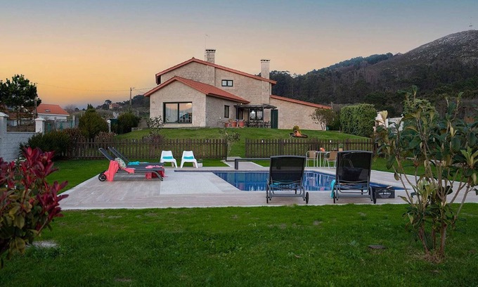 Serans House | Villa in Espiñeirido with Pool & Sea Views