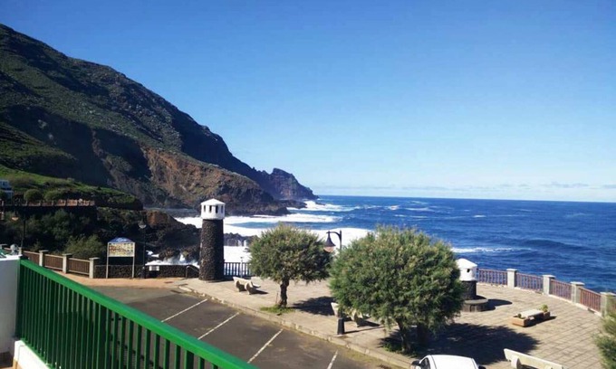 Barlovento Ski Chalet | Villa in La Fajana, with the most beautiful views of the sea.