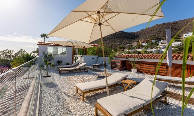 Arona Villa | Villa in La Florida with private pool and parking