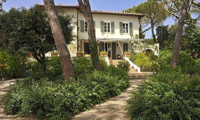 Marina di Bibbona Villa | Villa in Marina Di Bibbona with 6 bedrooms sleeps 12