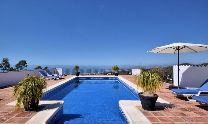 Sayalonga Villa | Villa in Sayalonga with Private Pool