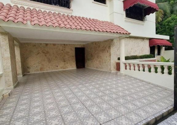 Altos de Arroyo Hondo Villa | Villa Isabel, NO SMOKING, cerca embajada USA