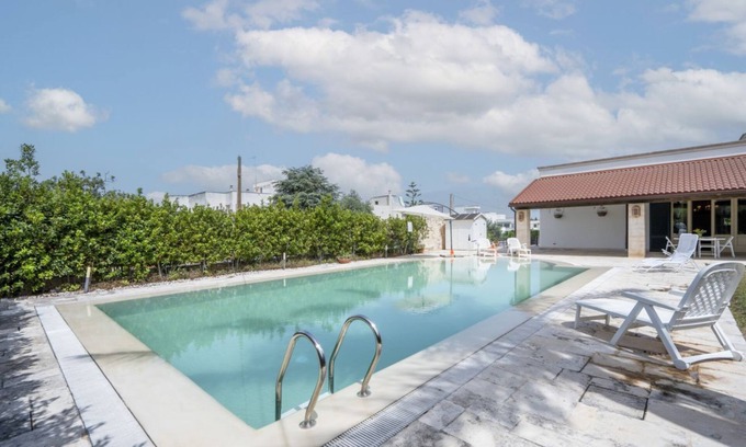 Noicattaro Villa | Villa Poggio Verde with pool: Exclusive Retreat