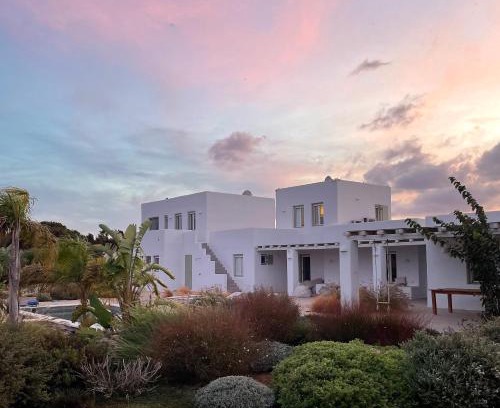 Paros Villa | Villa KLAR, on the Outskirts of Naousa , Paros