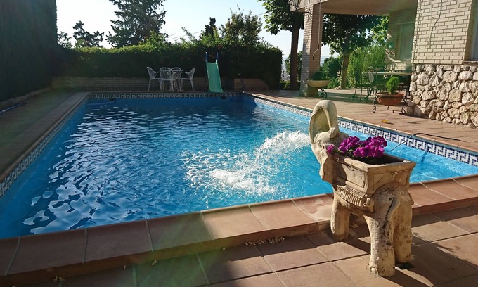 Barrio de la Vega House | Villa Las Catalpas. Magnificent house chalet