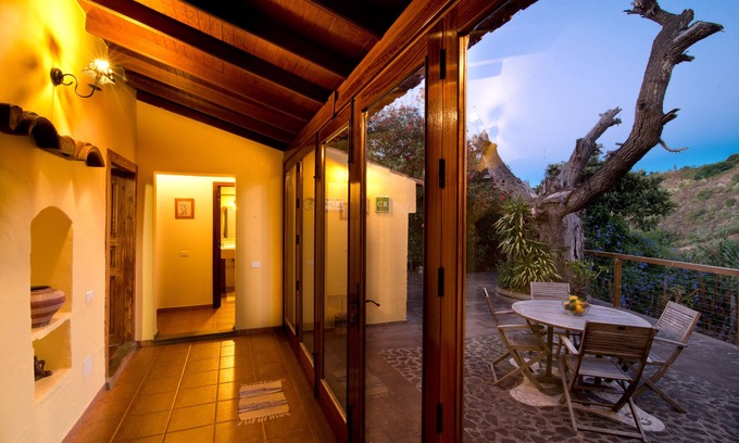 Moya House | Villa located in a beautiful valley with beautiful views