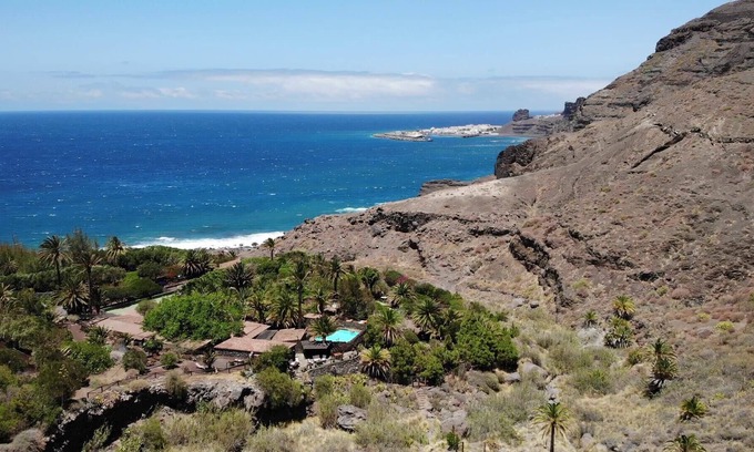 Agaete Villa | Villa located under a beautiful palm grove a short distance from the beach.