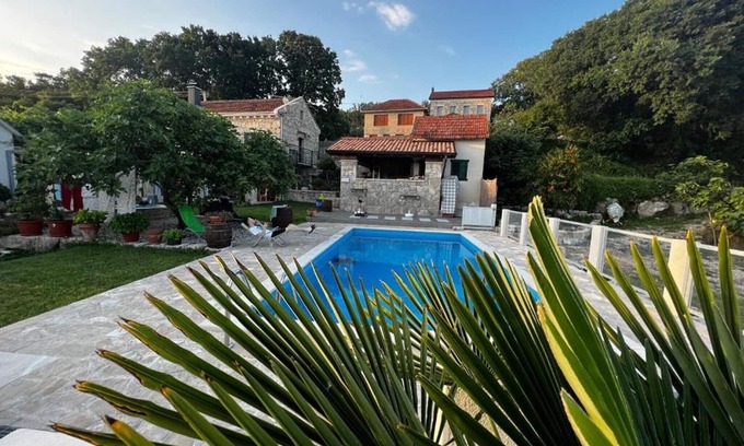Trn Villa | Villa Luca - Rustic Stone Villa with Swimming Pool