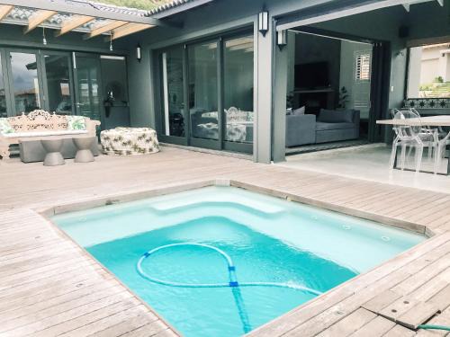 Plettenberg Bay Apartment | Villa Luciano - Pool, walk to Solar Beach
