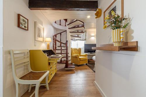 Aveiro House | Villa Mau Maria incl Parking by Home Sweet Home Aveiro