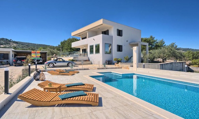 Slatine Apartment | Villa Ming - pool, sea-view and peace