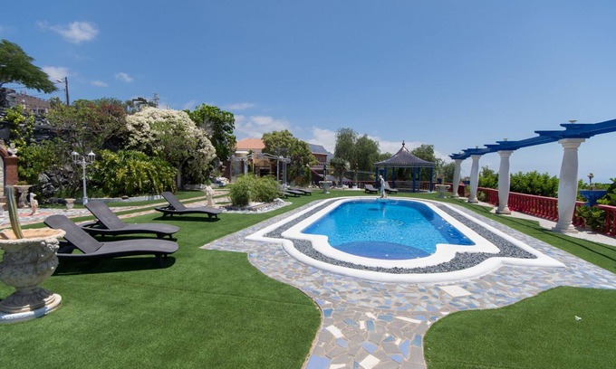 Armenime Villa | Villa Moradites A. Beautiful 3 Bedroom Villa. Communal Pool. Adeje.
