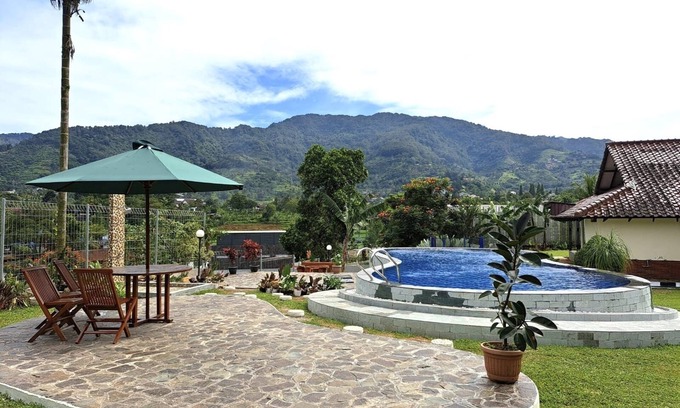 Cisarua Villa | Villa Nataka Green Puncak