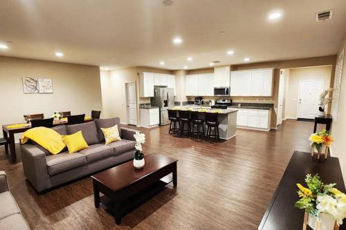 Riverside House | Villa near downtown Riverside