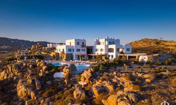 Paraga Hotel | Villa Paradiso by Fantasia Villas