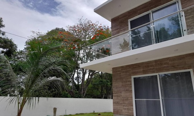 La Esplanada Villa | Villa Paradiso Sleeps 8 with Pool