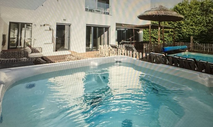 Cardielos Villa | Villa, private heated pool and jacuzi, close beach