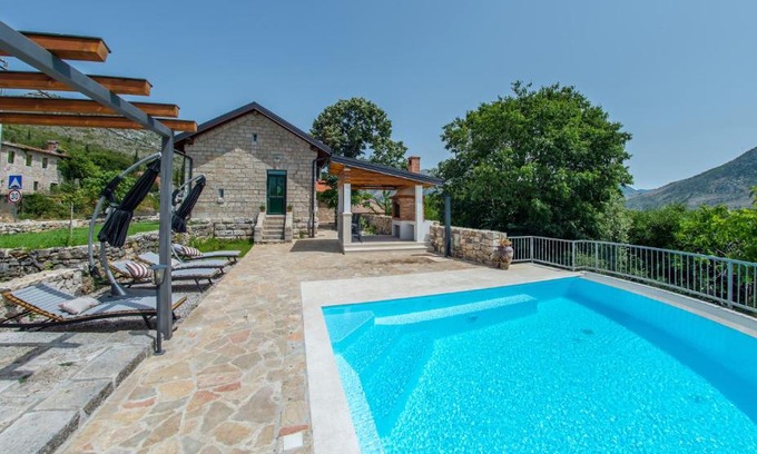 Zavala Villa | Villa Rosa