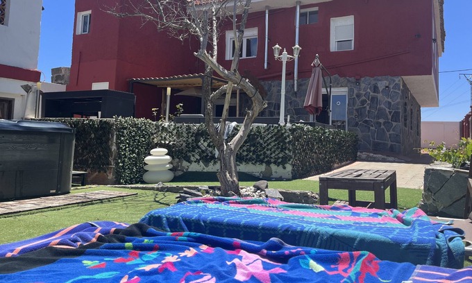 Santa Maria de Guia de Gran Canaria Villa | VILLA RURAL PRIVADA WITH JACUZZI CLIMATIZADO TODO EL AÑO!!! & WIFI & BBQ & VISTAS