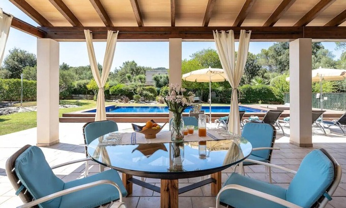 Crestatx Villa | Villa 'S'Alzinar' with Mountain View, Wi-Fi and Air Conditioning