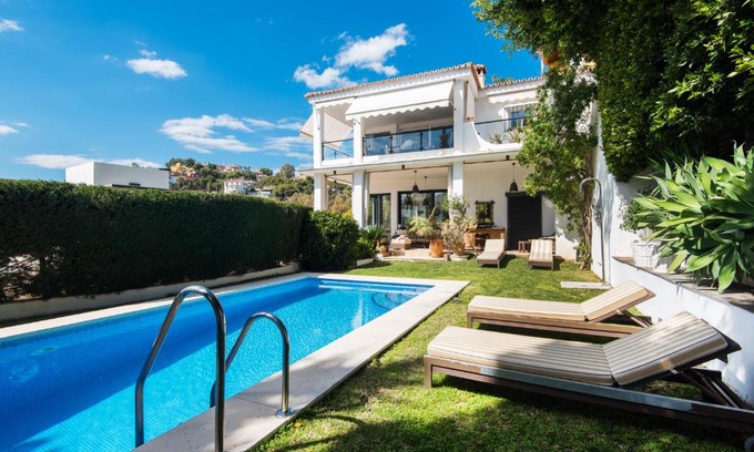 Cerrado de Calderon Villa | Villa Sendero del Parque, una casa de película