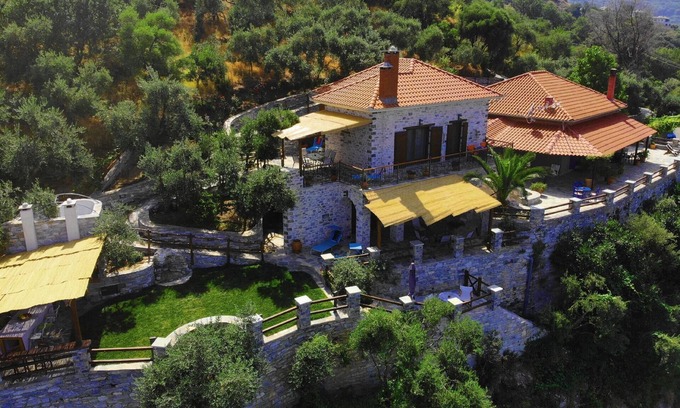 Papa Nero House | Villa surrounded by greenery