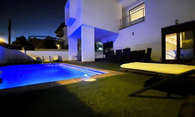 Huetor Vega Villa | VILLA TAZA DE PLATA A