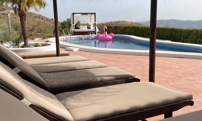 Canillas de Aceituno Villa | Villa with swimming pool, near the sea, for 8 people, fully equipped