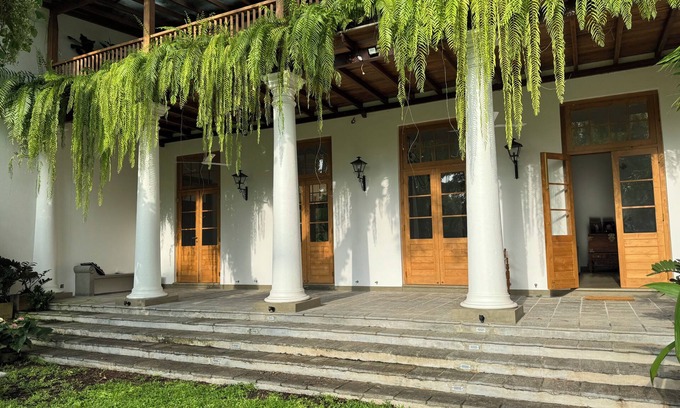 Daluwakotuwa House | Villa with 7 bedrooms and WiFi, AC in enchanting Negombo felicianf@gmail.com