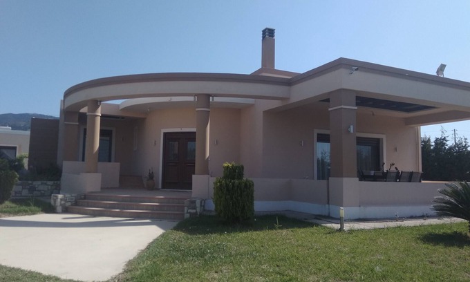 Marmari House | Villa With Garden for Unique Vacations