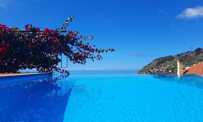 Campanario House | Villa with infinity pool and games room overlooking the sea