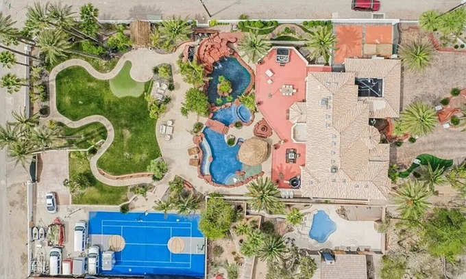 Sunrise Manor Villa | Villa with Pickleball - BB court - Pool