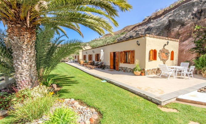 San Bartolome de Tirajana Other | Villa with pool, gardens and fruit trees