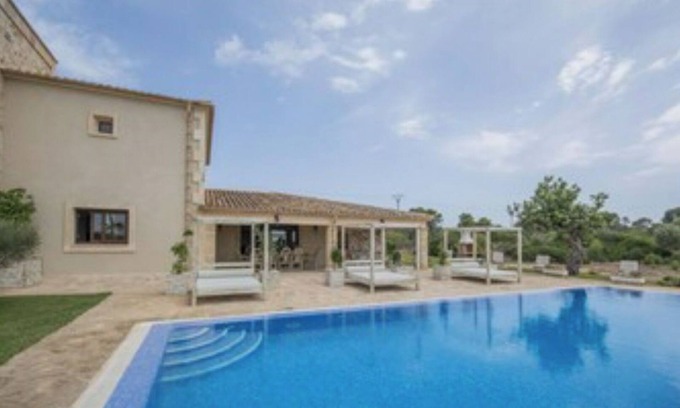 Es Palmer Ski Chalet | Villa with pool in front of Es Trenc