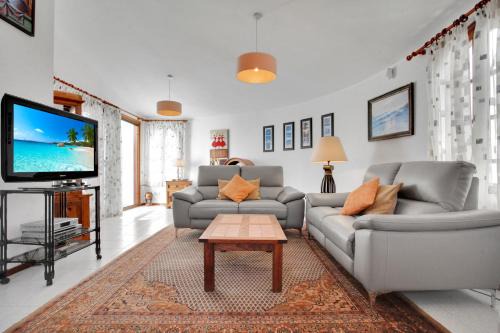 Parque Holandes Villa | Villa with pool overlooking the Atlantic Ocean and Parque Holandes