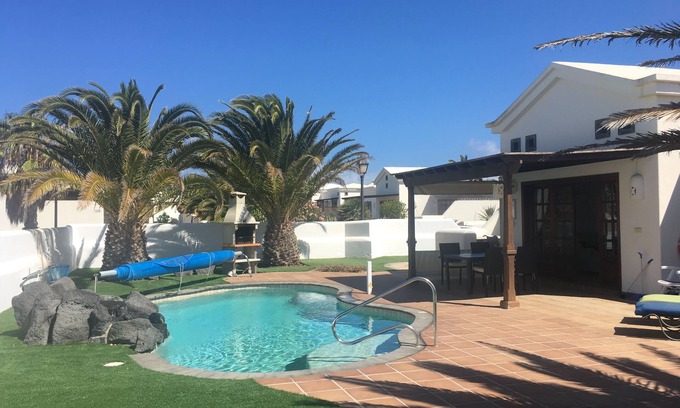 Montana Roja Villa | Villa With Private Heated Pool 2 Minute Walk To Local Amenities and Coastal Path