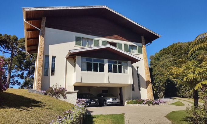 Campos do Jordao House | VILLAGE HIGH ENGLISH C/GDE LAWN, VIEW, COZY The CENTRE 3KM