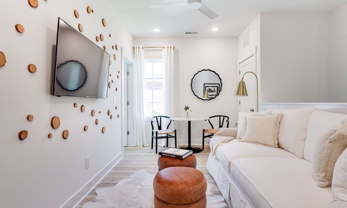 University Park Apartment | Village View- walkable to NC State & Cameron Village -Pet Friendly