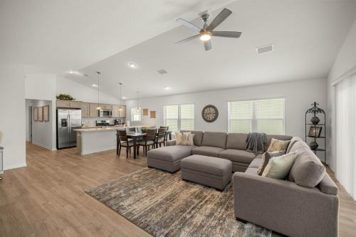 Sumter County House | Villages 3BR Patio With Golfcart By Eastport Square and Water Edges Recreation