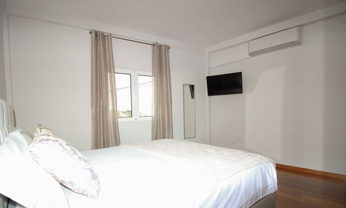 Madeira Island Apartment | Villas Quinta da Lapa 2. Flat G. Heated pool. WiFi