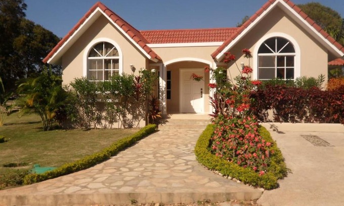 Urbanizacion Tavarez Villa | VillaTracey! Sosua 3 BR Pool Wifi Cable Maid #154