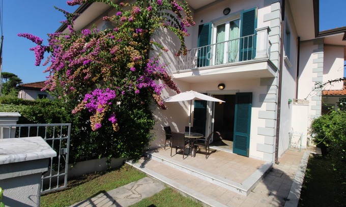 Marina di Pietrasanta House | Villino for 2/4 people 600 m from the sea
