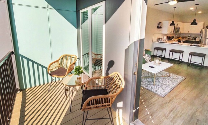 Evansville Apartment | Vine · Downtown Apt w/Rooftop Yoga, W-Fi & Pet Friendly