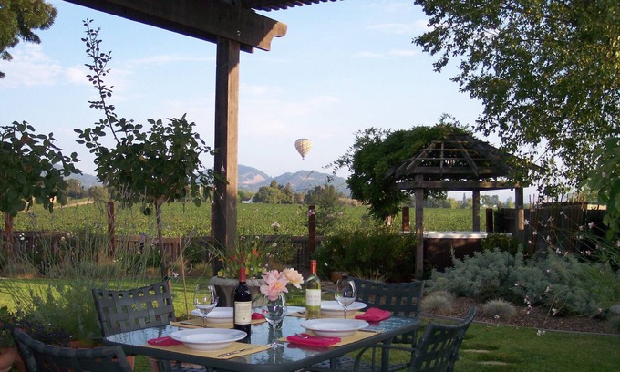 Napa House | VINEYARD VIEW HOT TUB nPERFECT LOCATION FOR WINE TASTING AND GREAT RESTAURANTS