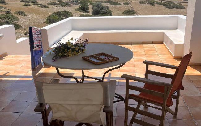 Antiparos House | Vintage lover's getaway