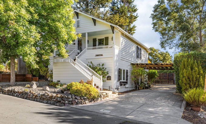 Sebastopol House | Vintage Modern Downtown Sebastopol